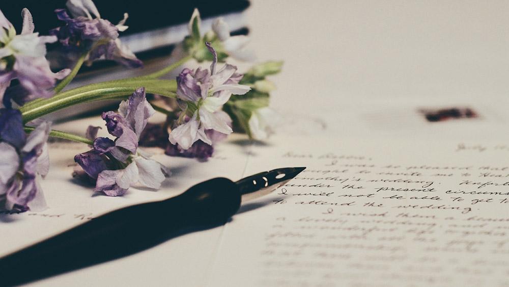 "Scopri il potente atto di crescita personale: scrivere una lettera a me stessa. Attraverso la magia della scrittura, esplora il passato, affronta paure e abbraccia l'imperfezione. Una guida per trovare autenticità e felicità. Leggi ora!" - Patrizia Arcadi